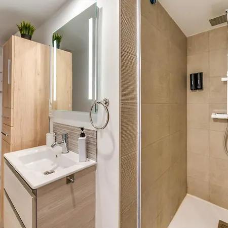 Apartament Modern Unit With View *