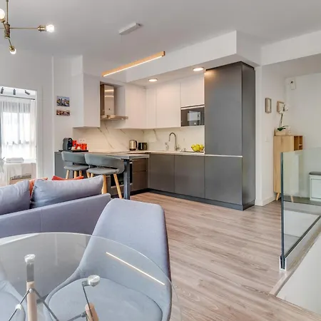Modern Unit With View Apartament